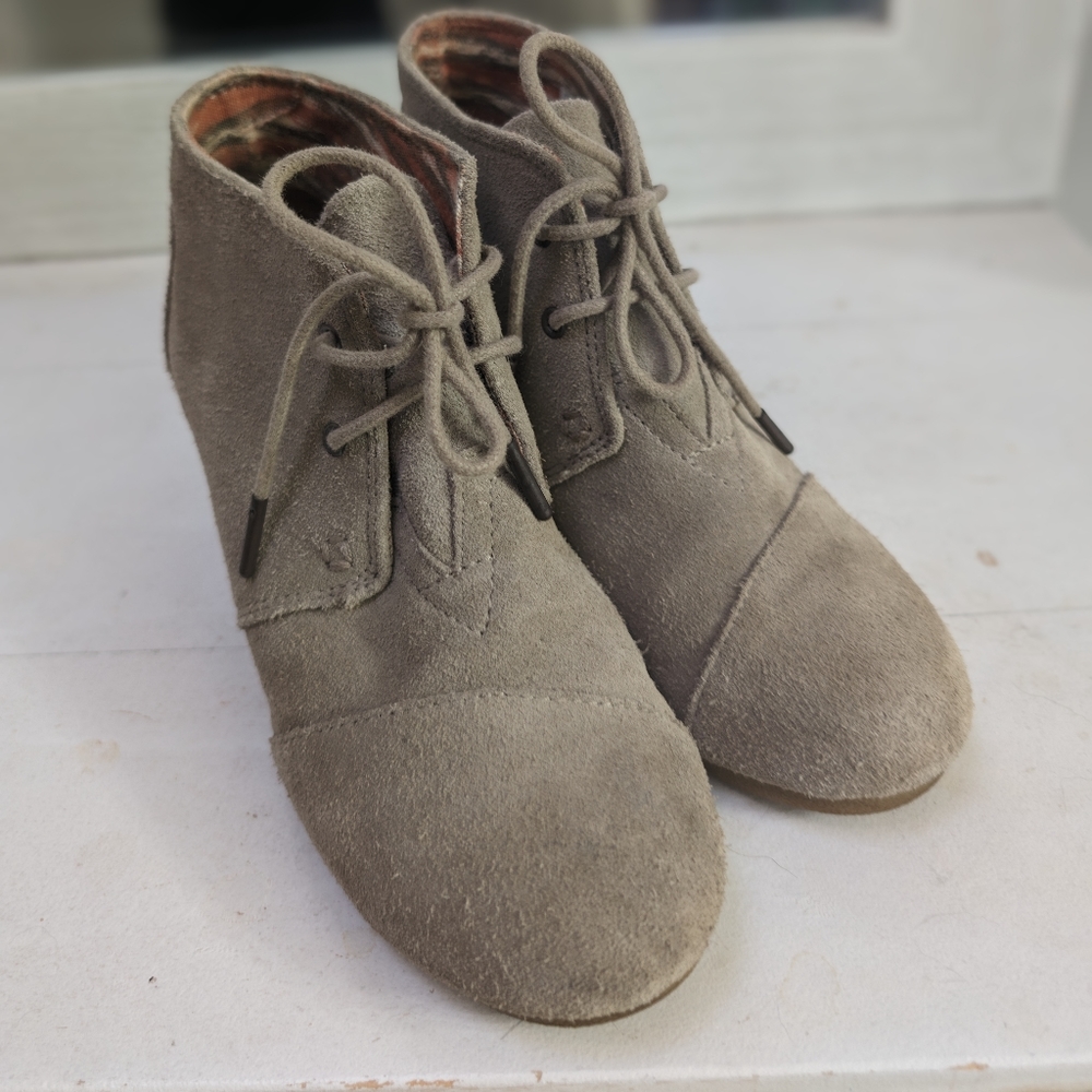Toms Suede Wedges 🤎
